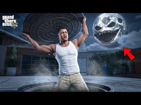 Franklin Hides From The Strange Moon In GTA 5 ! (GTA 5 mods)