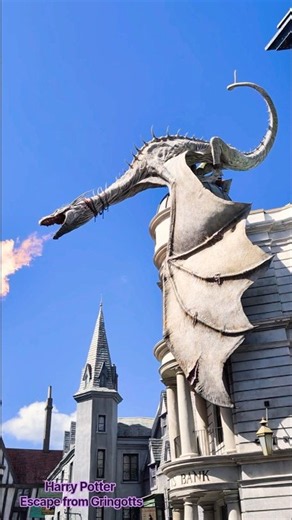 Harry Potter Escape from Gringotts... is this the best Themed ride queue in the World? ✨