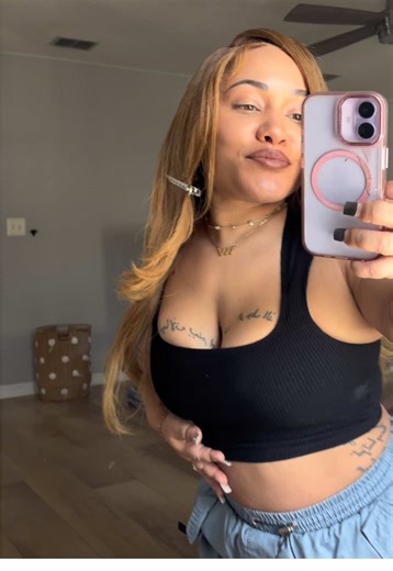 Yall asked me for a Rose recipe 🌹 Here you go 🫶🏽 Ask me questions in the comments 🫖 Link in bio for my Tiny Waist Herbal Guide 🌿 @Life Body Naturals #roses #herbs #bloatingtips