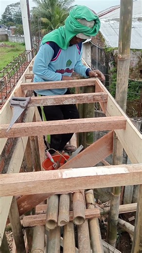 installing bamboo scaffolding for concrete terrace canopy formwork