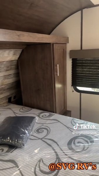 We made you look!!!😍 2022 Riverside Retro 240BH ‼️‼️ #fyp #svgrvs #rv #riversideretro #campers #svgbeavercreek #retro #madeyoulook