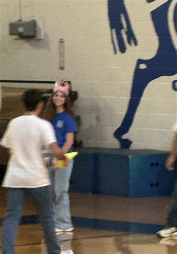 “you’re a SENIOR who cares” was all I needed so idc what happens im having fun and being hyped with my bsfs 🙈#peprallygames #peprally #seniorszn #fyp #ligiasworld