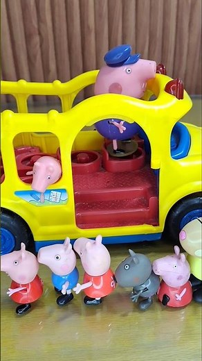 Peppa Pig's School Bus Ride! 🚌🐷