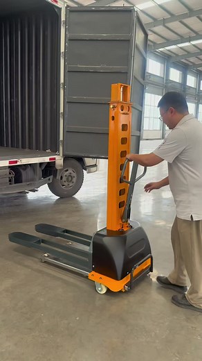 Truck Logistics Forklift Transport: Practical Tips for Loading & Moving