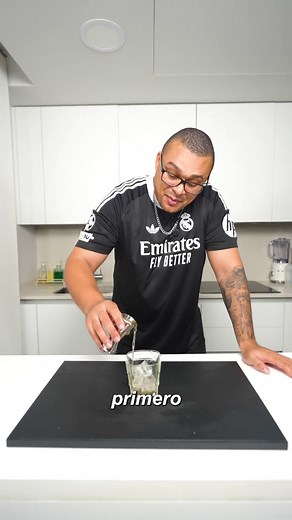 ¿Cómo evitar que salga espuma en la Coca-Cola?