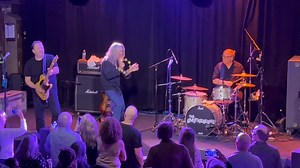 The Smithereens “A Girl Like You” 4/4/25 Coach House, San Juan Capistrano, CA L-R Jim Babjak/lead guitar, John Cowsill/guest vocalist, Dennis Diken/drums, Severo Jornacion/bass, Paul Allen/guest rhythm guitar for encore | The Smithereens