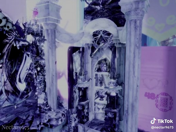 Explore Royal High Locker Styles in Diviniette