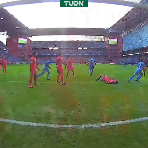 ¡Así fue el gol de la Máquina 🚂! Con este gol de Escobar los Cementeros se iban arriba en el marcador e hizo temblar el infierno de los Diablos 🤩🔥 ¿Cuánto quedará el partido? 🧐 Presentado por Toyota Latino | TUDN USA