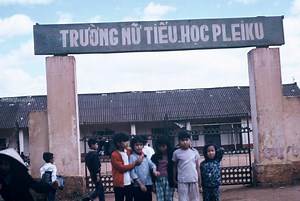 Pleiku ngày cũ - Pleiku trước năm 1975 Cuộc sống, con người, quang cảnh Phố núi Pleiku xưa. Món quà ký ức dành tặng cho những người con của Phố núi Pleiku thân yêu. Nguồn: Internet. | Tin Gia Lai