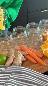 Hvordan lager du den sunneste smoothien? 💛🌟🍍⛱🍌 Mange smoothier er laget av bare juice, frukt og bær. En blanding som gjerne gir både blodsukker, søtsug, ugunstige blodfettverdier (triglyserider) og overflødig bukfett. Derfor har jeg lage en enkel guide til deg som vil nyte smoothie både for smaken og helsas skyld 🍹 Jeg bruker Wilfa Norge sin PowerFuel XL Blender - Bruk koden BIGXL25 og få 25% rabatt (koden er gyldig i 2 uker) ❤️ Se videoen og les mer på bloggen min her: https://beritnordstr