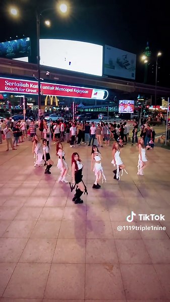 BabyMonster Performs Billionaire Dance in Public Malaysia