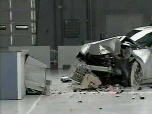 Crash Test 2005 - 2010 Chrysler 300 / 2006 - 2010 Dodge Charger (Fronta Offset Test) IIHS