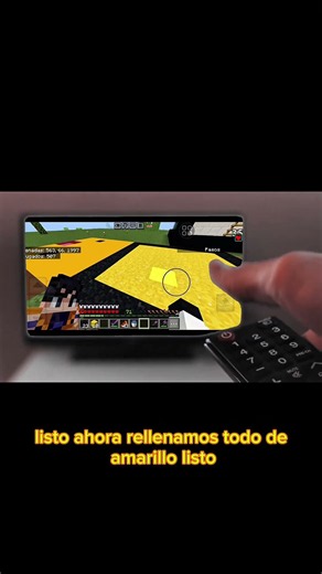 Día 3 llenando el suelo de mi mundo harcore con la cabeza de la skin de creadores de contenido de MC