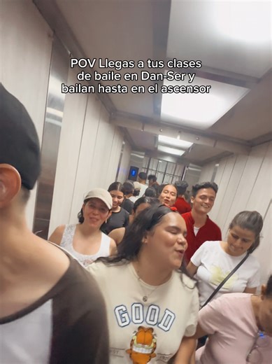 Toca programar clases en el ascensor 🤯 #bailestiktok #fypシ #fyp #badbunny