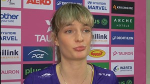 💬 „Dzisiaj na pewno bardzo zimny prysznic.” ❄️ Julita Piasecka po meczu KS DevelopRes Rzeszów z PGE Budowlani Łódź (2:3) 🏐 „Pierwszy set to dominacja Budowlanych, potem wróciłyśmy do rytmu i prowadziłyśmy 2:1. W tie-breaku fatalny początek, ale cieszę się, że się nie poddałyśmy. Wierzę w tę drużynę i w te dziewczyny.” ❤️💪 🎥 Cała wypowiedź Julity Piaseckiej po meczu 👇 #TauronLiga #SiatkówkaKobieca #ŁączyNasWspólnaPasja #DevelopresRzeszów #PGEBudowlaniŁódź #JulitaPiasecka #TeamSpirit #RazemSi
