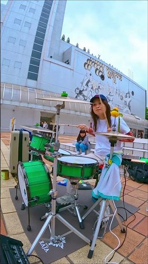 リクエストになんでも応えるドラム女子【XJAPAN/紅】 #shorts #路上ライブ #ドラム