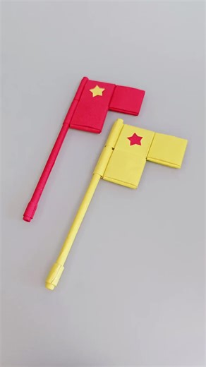 You can fold a fun pistol with a few pieces of paper, it's super simple #HandmadeOrigami #HomemadeToys #CreativeHandmade #Parent-ChildHandmade #toygun