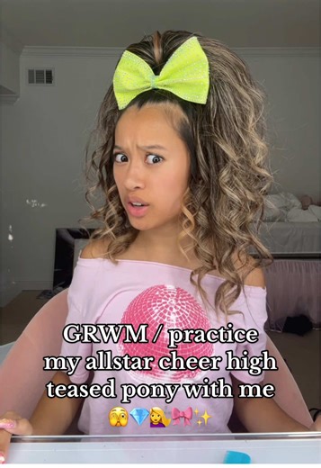 Prueba de peinado para cheerleading estilo alto