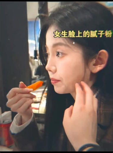 Phản ứng thú vị khi lớp makeup bị động vào