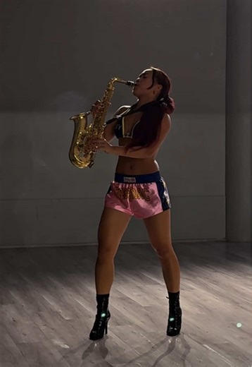 Replying to @mrsprogress is the door still open? @Kehlani 👉🏽👈🏽 #saxophone #musician #rnb #filipino #kehlani