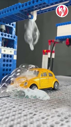 Simulate the operation process of a fully automatic car washing machine