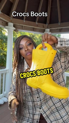 Crocs boots that are stylish to wear when is not even raining #crocsgang #crocs #creatorsearchinsights #realreviewswithdenise #pumpkinseason