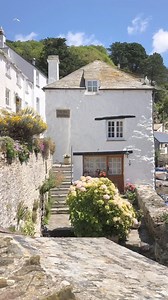 The beautiful and unspoilt fishing village of Polperro is a real gem on the Cornish coast☀️ Thanks to @cornersofcornwall | We LOVE England