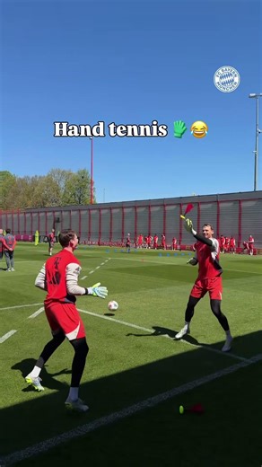 Neuer & Urbig have got very quick hands! 🧤
