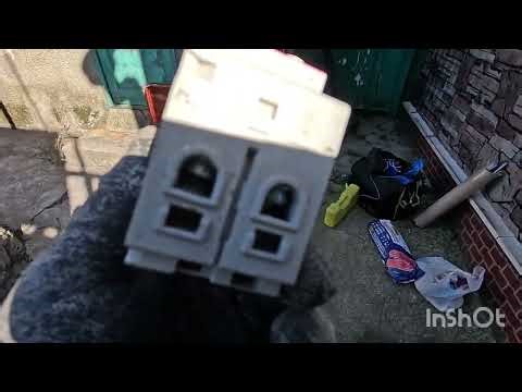 I redid the connection in the metering panel and assembled the distribution panel in the house.