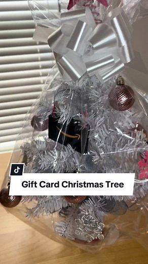Let’s dress up an Amazon gift card! #giftcardpresentation #giftcardholder #giftcardchristmasideas #giftcardidea #giftidea #christmasgiftidea #giftcardgifting #dollartreechristmasdiy #giftcardholder #christmascrafts #momthings #giftcardwrapping #momcontent #secretsantagiftideas