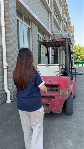 STONKAM HD wireless reversing camera with strong magnet is simple and convenient to install.