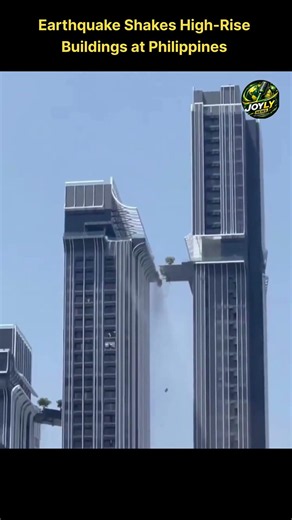 A chilling earthquake scene. #philippines #earthquake #skyscrapers #shakedown #fear #calamities