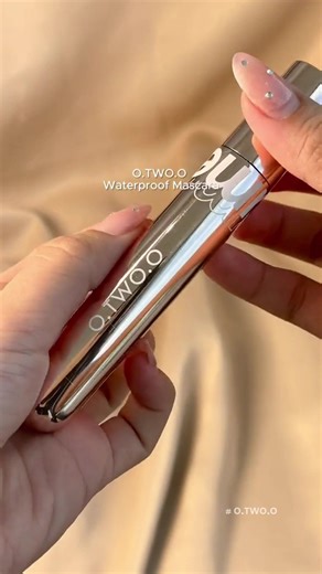 Makeup Tutorial: Mascara Application Techniques