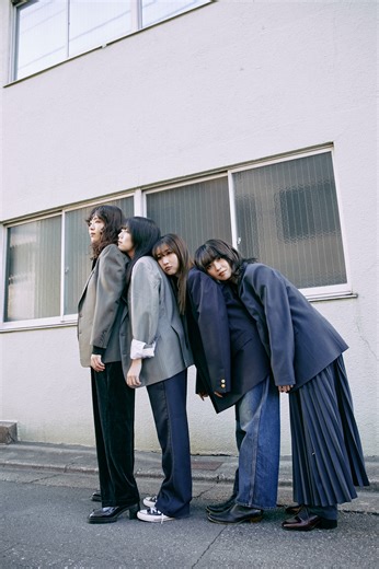 クールな佇まいでガールズバンドのイメージをアップデートするCHIANZに最速インタビュー！ | block.fm