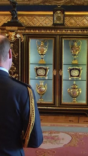 8.9K views · 174 reactions | We caught up with Chris Kamara after receiving an MBE today. Join us on ITV1 at 6pm! | ITV Calendar | Facebook