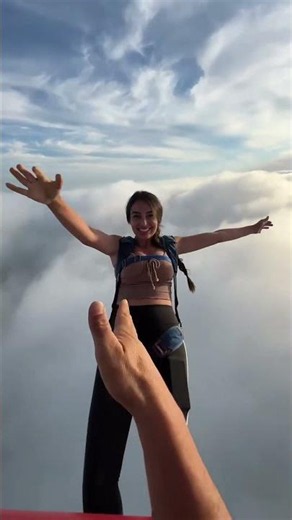 What Does It Feel Like To Skydive Through A Cloud? 😨