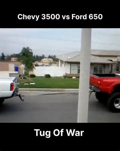 Chevy 3500 vs Ford 650 Tug Of War #shorts #ford #f150 #f650 #chevy