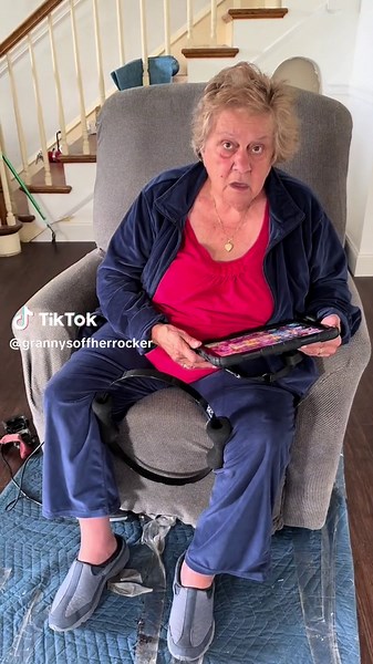 Granny’s working out for her summer body. #BadGranny #grandma #over80 #motherdaughter