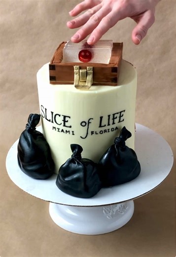 Replying to @mackenzietoolandm How to make a dexter cake🩸 #dexter #dextermorgan #dextermorganedits #bayharbourbutcher @Showtime @Paramount #icetruckkiller #dextermorganedit #dexternewblood #dexteroriginalsin #cakedecorating #caketok #isomalt #cakevideo #cakeart #fyp #foryou #cakeforyou #cakesoftiktok #cakedecorator #cakevideos #fondantcake