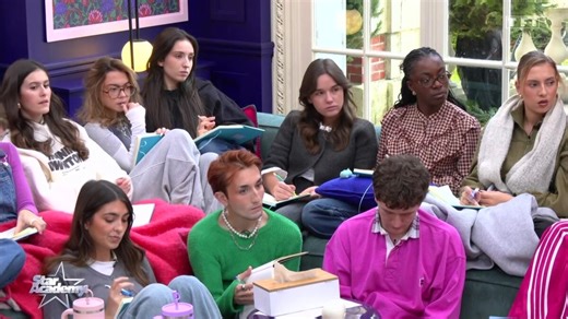 Star Academy 2025 : Quelles chansons les élèves devront-ils chanter aux évaluations ? La liste dévoilée par Michael Goldman - Télé 2 Semaines