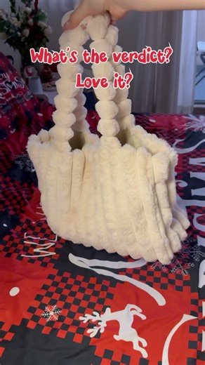 Unboxing the cutest fluffy bag from Temu | What’s in my bag? ✨🌸