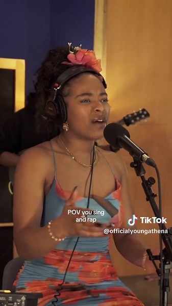 Rap and Opera Fusion in a Live Performance