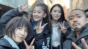 'Alice in Borderland' stars pose for cute behind-the-scenes pic