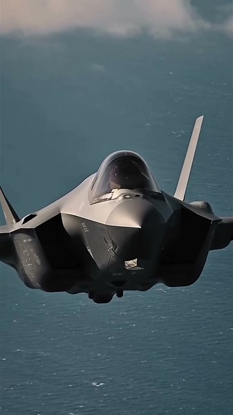 ماذا يحدث إذا فقدت الطائرة المقاتلة نظام GPS في الجو؟ ✈️🚨