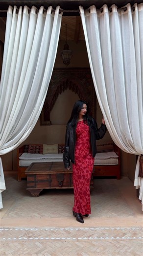 One of my favorite dresses ever and it’s 100% silk ❤️ @Réalisation Par