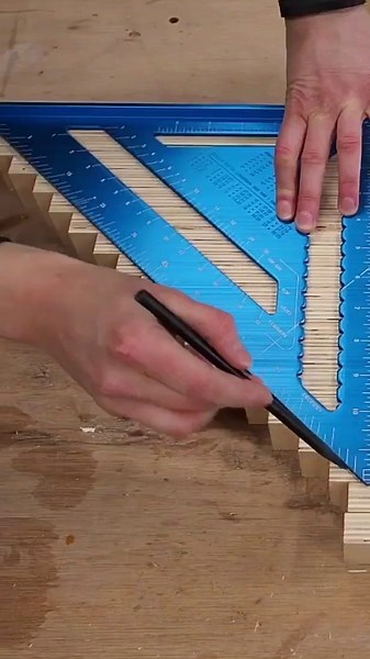 How to make a chevron-patterned bar stool