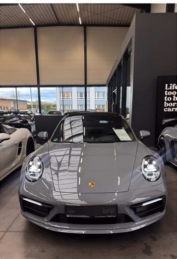 Wunderschöner Porsche 992 Carrera mit Sonderzins