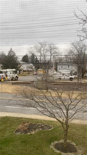 BGE Ford F-550 and International 3300 leaving