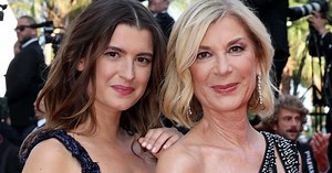 Michèle Laroque ultra-glamour : elle s'affiche en robe fourreau au décolleté ajouré et strassé aux côtés de sa fille