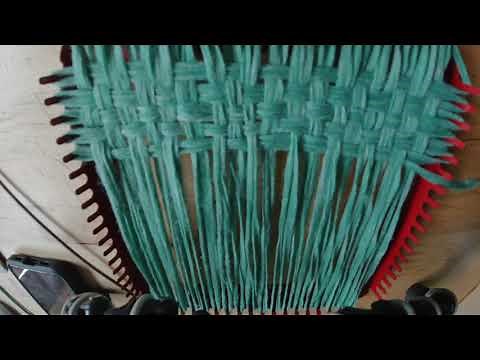 How to Use Yarn to Weave on a Potholder Loom